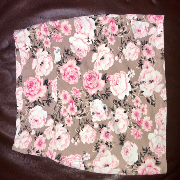 Floral skirt - Picture 1 of 3